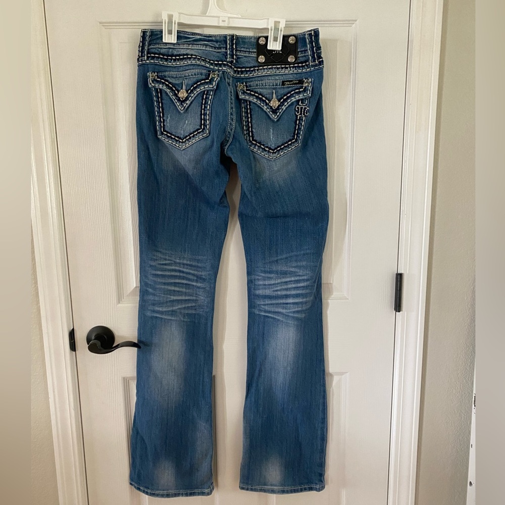 Excellent condition Women’s Miss Me thick stitch boot cut jeans size 27.